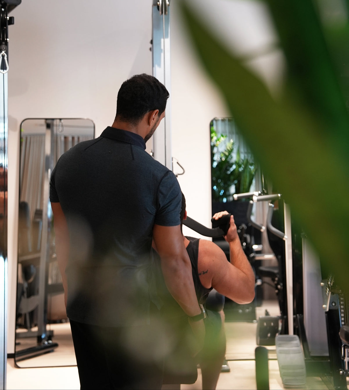 personal trainer with client during ramadan 