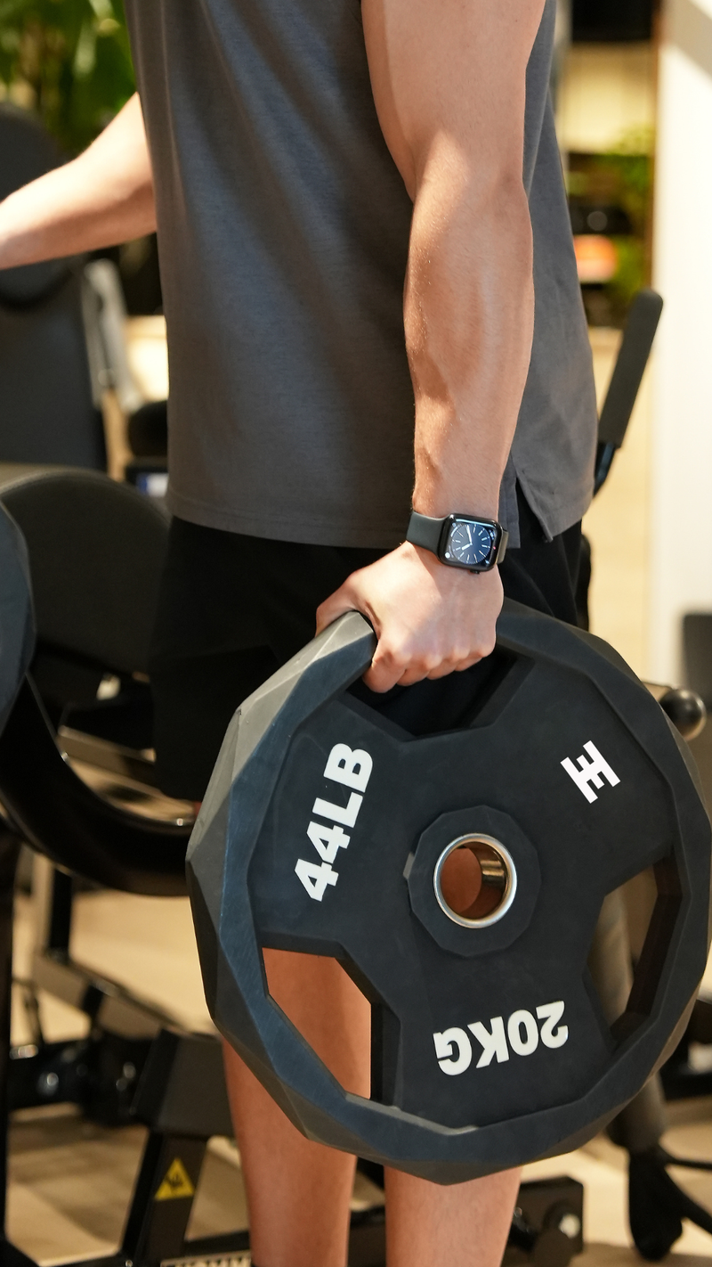 male holding a gym plat e in a private gym in Dubai